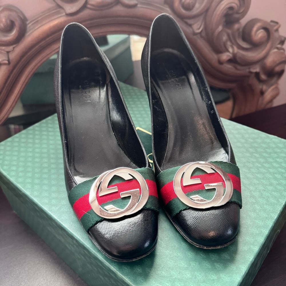 Gucci Black Heels with Red and Green Accents - Picture 7 of 11